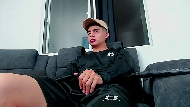 Snapshot of Stiven_CL chatting on 10.21.25 Stiven CL online show from 10.21.25