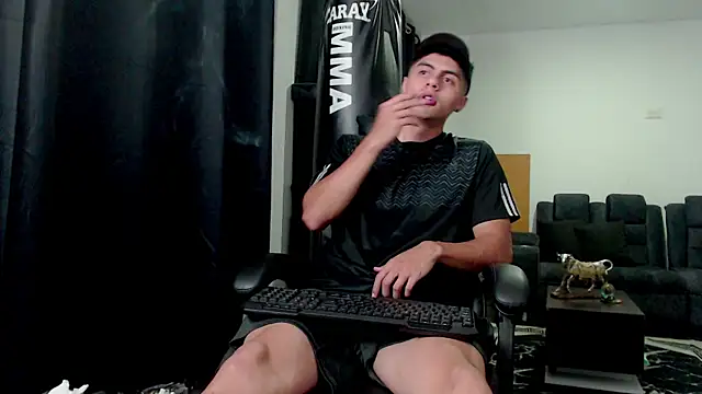 Snapshot of Stiven_CL chatting on 11.20.25 Stiven CL online show from 11.20.25