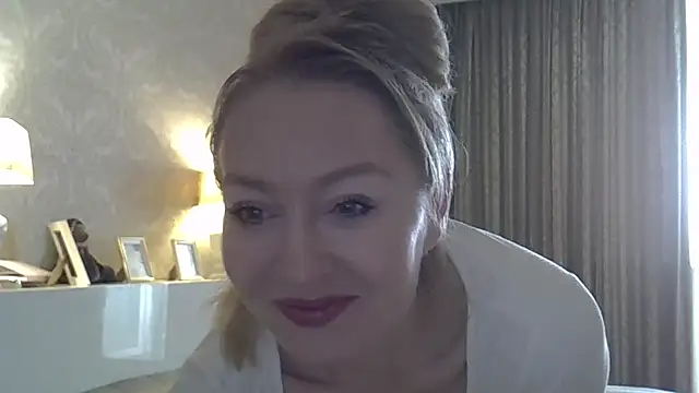 ZarinaSwift online show from 10.14.25