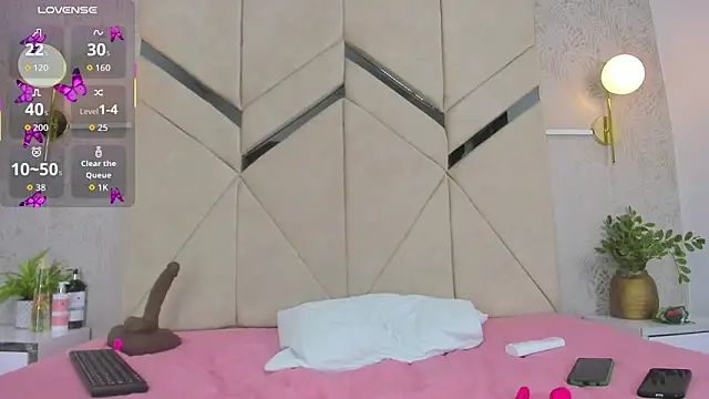 LiaVelez online show from 04.17.26