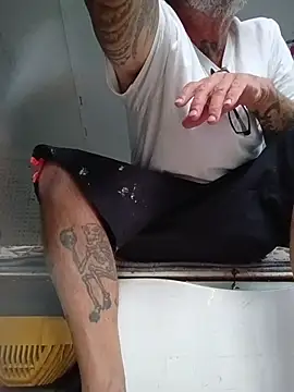 Snapshot of Hotbodyscottie chatting on 11.15.25 Hotbodyscottie online show from 11.15.25