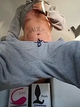 Snapshot of Hotbodyscottie chatting on 11.16.25 Hotbodyscottie online show from 11.16.25