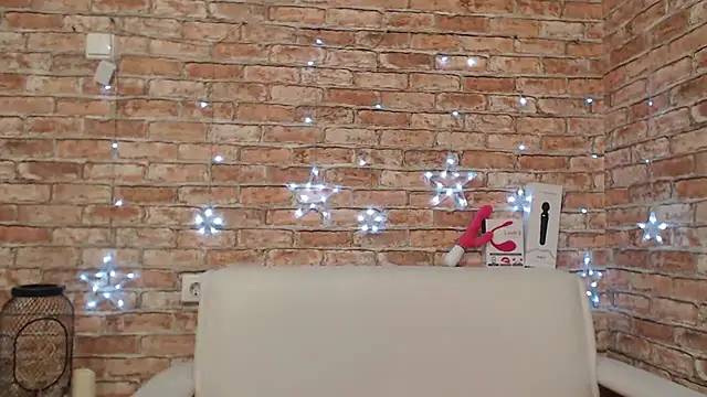 Amelia Kiss  online show from 12.18.25