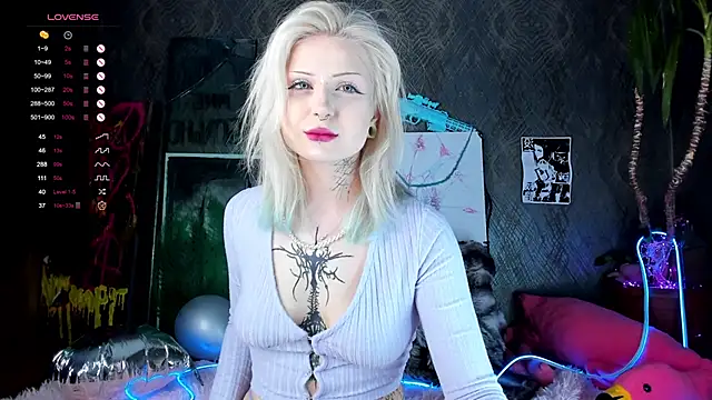 Snapshot of little_grinch666 chatting on 02.13.25 little grinch666 online show from 02.13.25