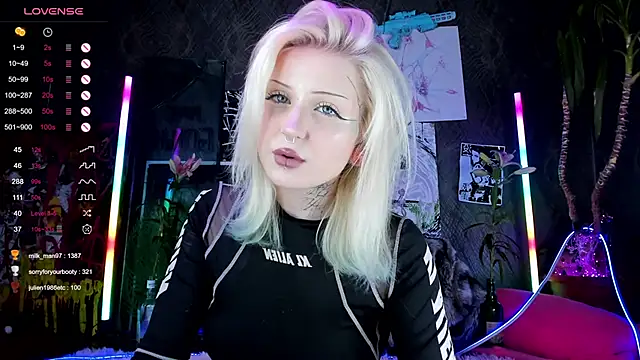 Snapshot of little_grinch666 chatting on 03.04.25 little grinch666 online show from 03.04.25