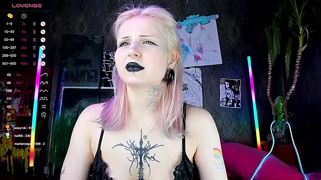 Snapshot of little_grinch666 chatting on 03.22.25 little grinch666 online show from 03.22.25