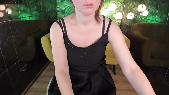 ZoeEast online show from 01.11.25