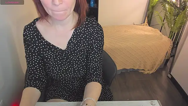 ZoeEast online show from 10.26.25