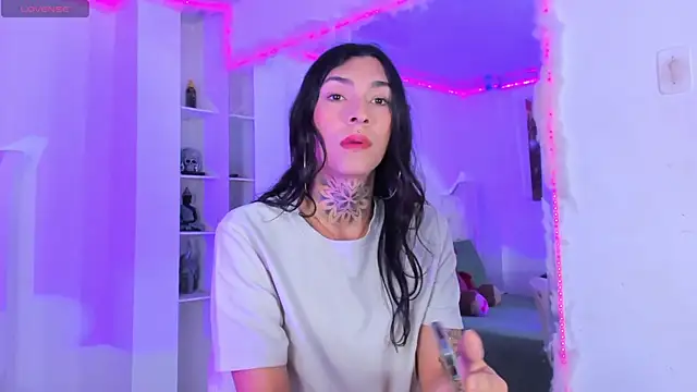 Snapshot of Camila_Coxx chatting on 10.10.25 Camila Coxx online show from 10.10.25