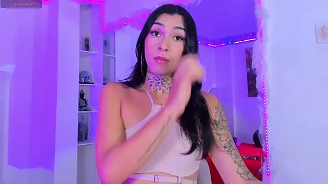 Snapshot of Camila_Coxx chatting on 10.19.25 Camila Coxx online show from 10.19.25