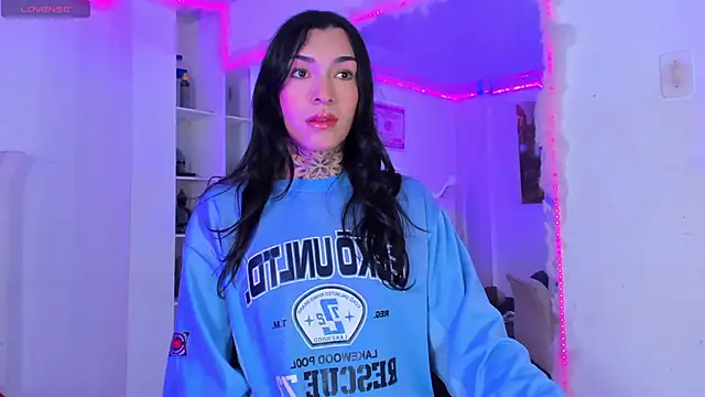 Snapshot of Camila_Coxx chatting on 10.25.25 Camila Coxx online show from 10.25.25