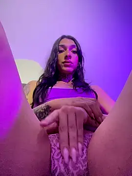 Snapshot of Camila_Coxx chatting on 11.25.25 Camila Coxx online show from 11.25.25