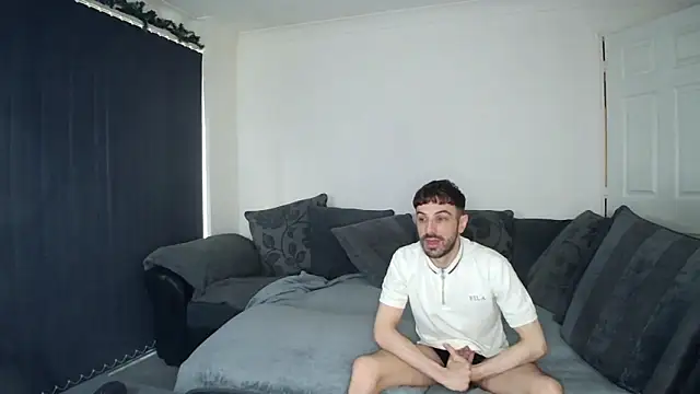 Snapshot of twotwinkhusbandss chatting on 12.13.24 twotwinkhusbandss online show from 12.13.24