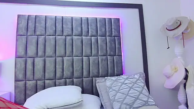 Snapshot of MeryStone chatting on 01.08.25 MeryStone online show from 01.08.25