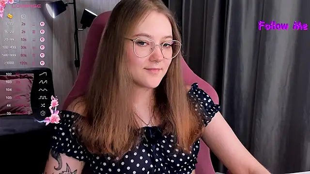 Snapshot of bunny_bubble chatting on 10.31.25 bunny bubble online show from 10.31.25