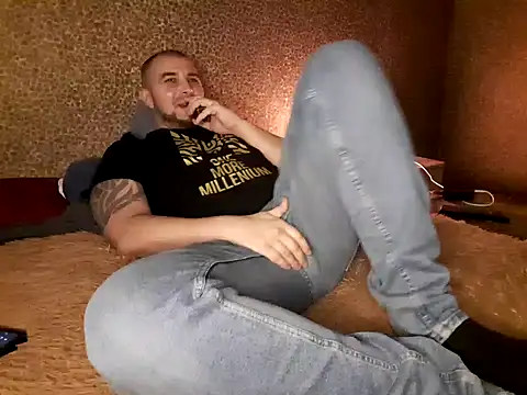 Foxyshaved online show from 03.04.25