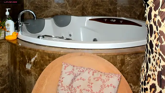 Snapshot of yourastral chatting on 02.15.25 yourastral online show from 02.15.25