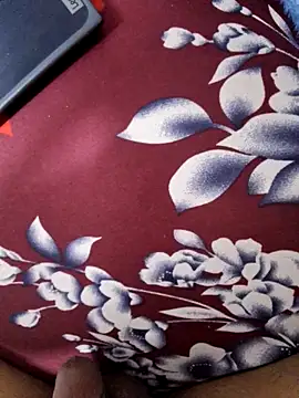 Snapshot of idozyan chatting on 12.16.25 idozyan online show from 12.16.25