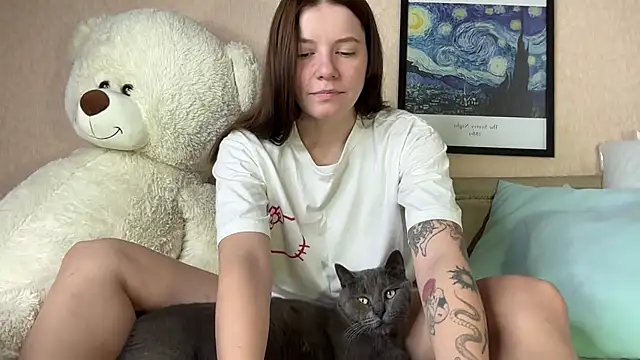 Snapshot of mia___mi chatting on 12.24.24 mia mi online show from 12.24.24