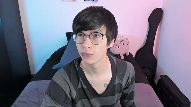 Snapshot of Aventure_Twinks chatting on 11.19.25 Aventure Twinks online show from 11.19.25