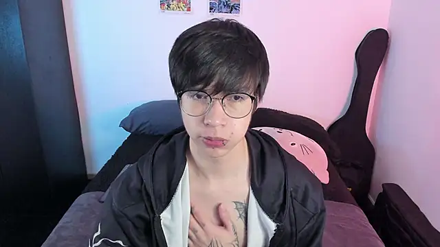 Snapshot of Aventure_Twinks chatting on 11.22.25 Aventure Twinks online show from 11.22.25