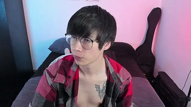 Snapshot of Aventure_Twinks chatting on 11.25.25 Aventure Twinks online show from 11.25.25