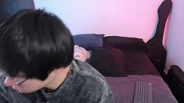 Snapshot of Aventure_Twinks chatting on 12.03.25 Aventure Twinks online show from 12.03.25