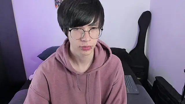 Snapshot of Aventure_Twinks chatting on 12.18.25 Aventure Twinks online show from 12.18.25