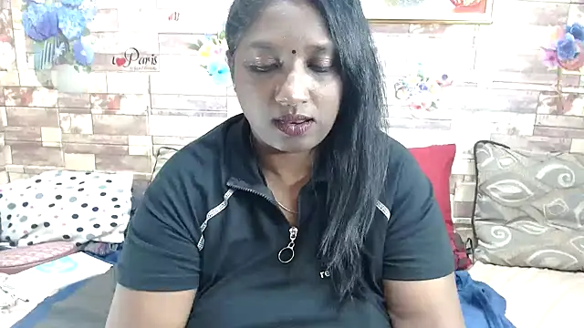 Snapshot of Indian_tracy chatting on 10.23.25 Indian tracy online show from 10.23.25