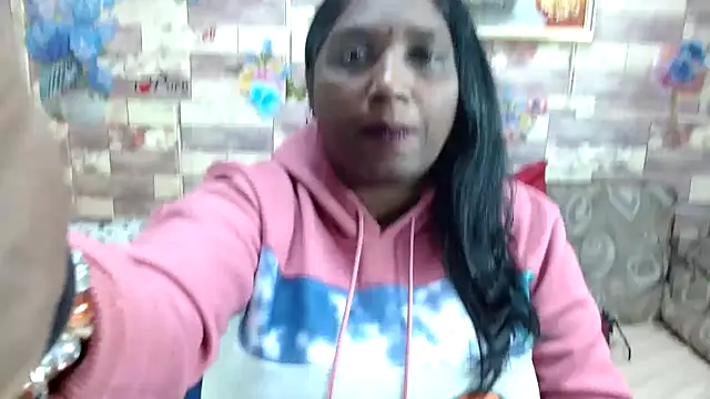 Snapshot of Indian_tracy chatting on 10.29.25 Indian tracy online show from 10.29.25