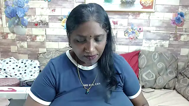 Snapshot of Indian_tracy chatting on 10.30.25 Indian tracy online show from 10.30.25