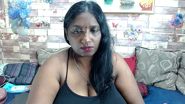 Snapshot of Indian_tracy chatting on 11.11.25 Indian tracy online show from 11.11.25
