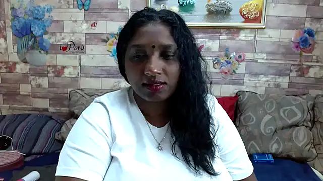 Snapshot of Indian_tracy chatting on 11.18.25 Indian tracy online show from 11.18.25
