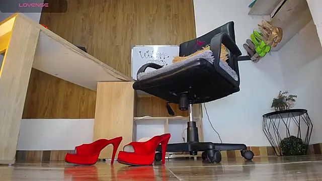 Snapshot of zultanalambert chatting on 02.28.25 zultanalambert online show from 02.28.25