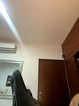 Snapshot of ZarahEvans chatting on 10.30.25 ZarahEvans online show from 10.30.25