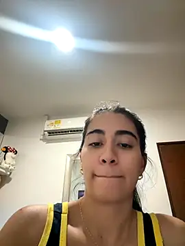 Snapshot of ZarahEvans chatting on 10.31.25 ZarahEvans online show from 10.31.25