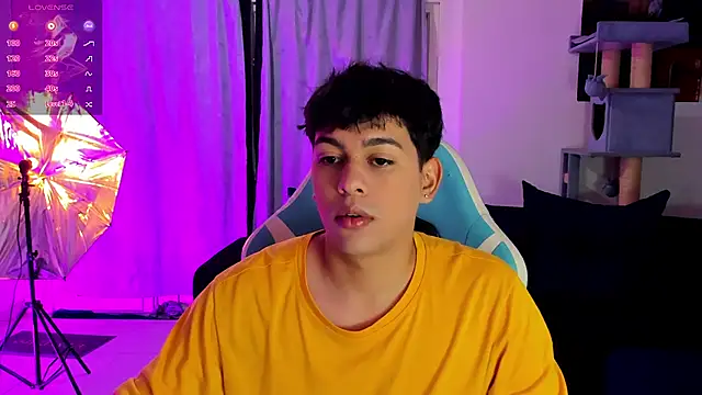 Snapshot of Franco_Rizzo_ chatting on 11.16.25 Franco Rizzo online show from 11.16.25