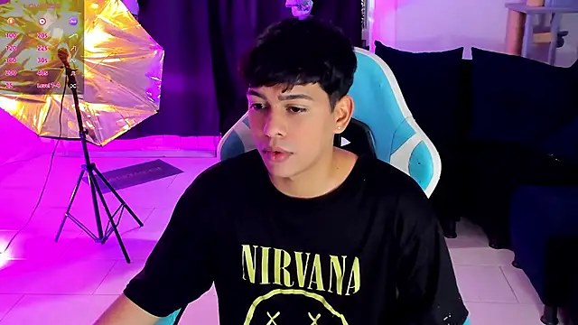 Snapshot of Franco_Rizzo_ chatting on 11.19.25 Franco Rizzo online show from 11.19.25