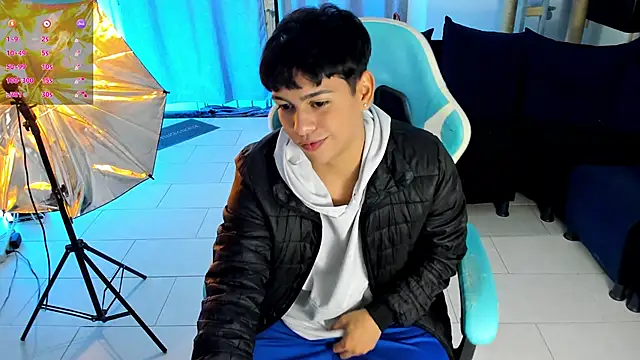 Snapshot of Franco_Rizzo_ chatting on 11.21.25 Franco Rizzo online show from 11.21.25