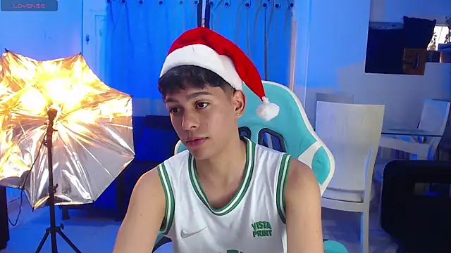 Snapshot of Franco_Rizzo_ chatting on 12.14.25 Franco Rizzo online show from 12.14.25