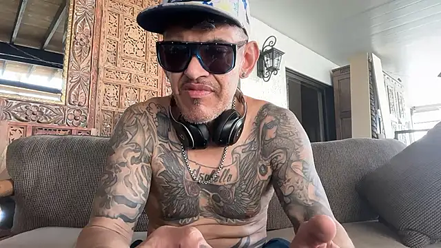 Snapshot of RoodoggXL chatting on 02.14.26 RoodoggXL online show from 02.14.26