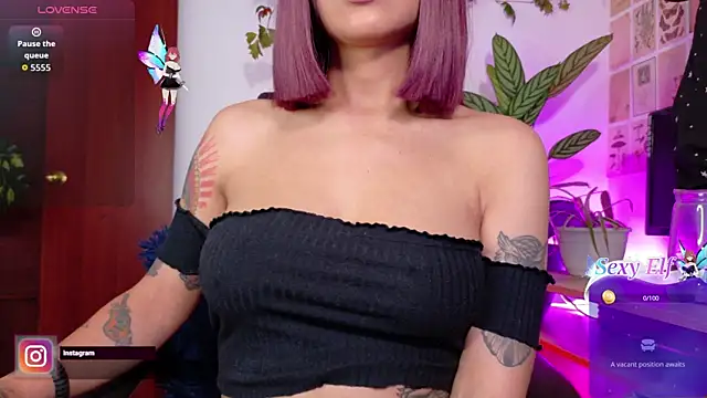 Snapshot of Yeriawaddell_ chatting on 12.17.25 Yeriawaddell online show from 12.17.25