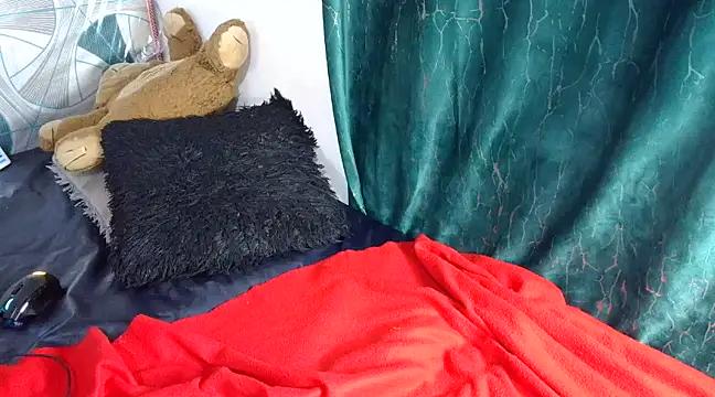 Candiey001 online show from 02.25.25