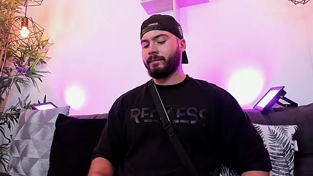 Snapshot of SebastianVilla_ chatting on 06.19.26 SebastianVilla online show from 06.19.26