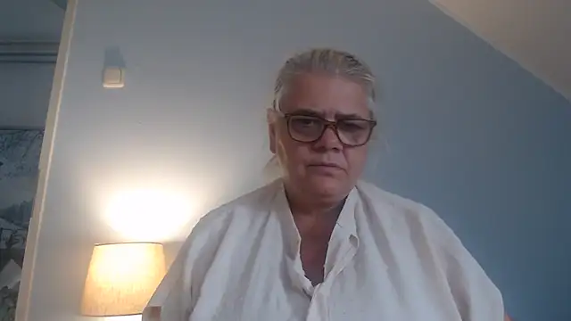 Snapshot of hotladymoon chatting on 07.25.26 hotladymoon online show from 07.25.26