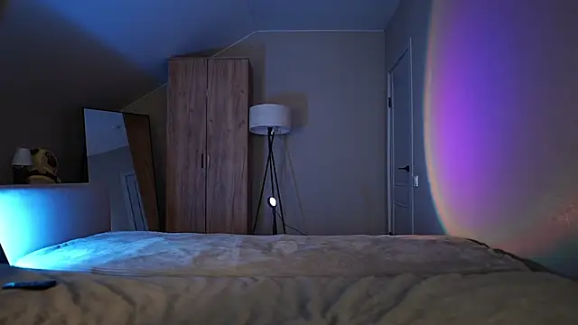 VikkiLustfull online show from 11.19.25