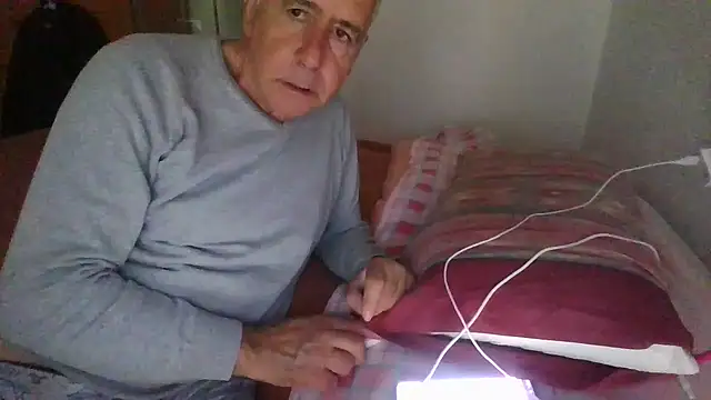 Snapshot of parejamlga58 chatting on 12.18.25 parejamlga58 online show from 12.18.25