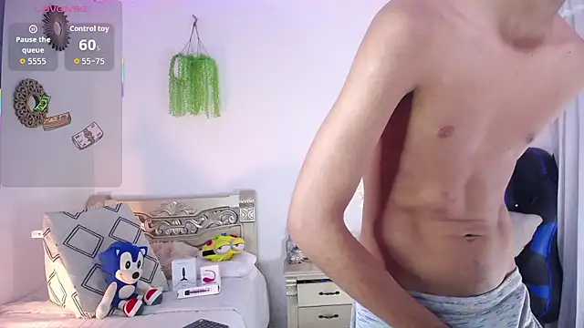 Snapshot of huge_armound chatting on 01.12.26 huge armound online show from 01.12.26