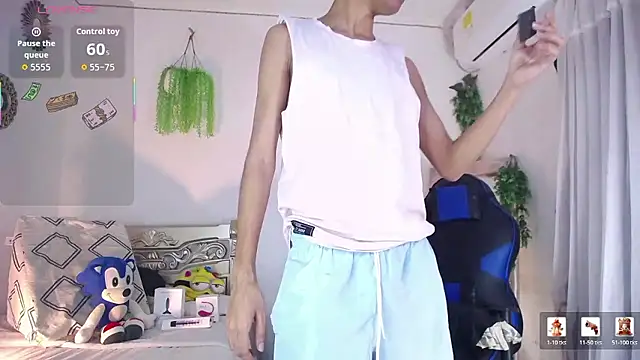 Snapshot of huge_armound chatting on 01.15.26 huge armound online show from 01.15.26