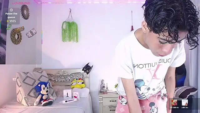 Snapshot of huge_armound chatting on 02.03.26 huge armound online show from 02.03.26